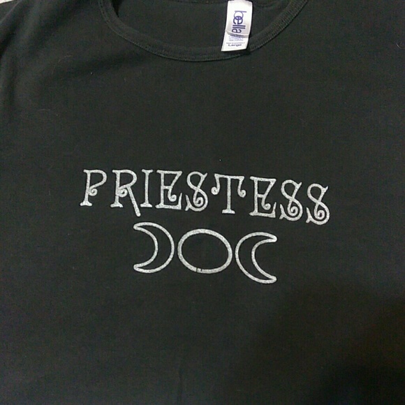 Pagan Priestess T-shirt - Picture 2 of 3